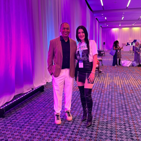 Like ❤️ This Listing To Be Notified When I go LIVE - Picture 6 of 7